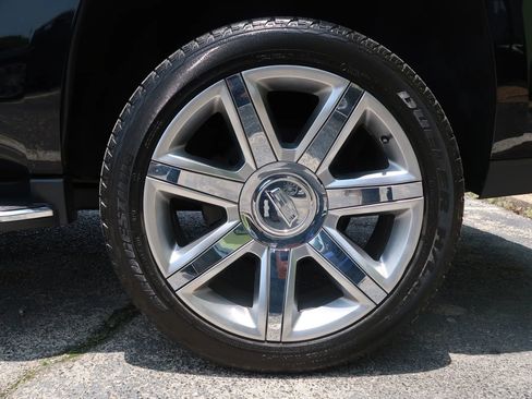 Used 2018 Cadillac Escalade Luxury image 56