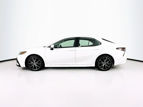 Used 2024 Toyota Camry SE FWD image 4
