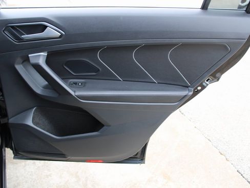 Certified 2023 Volkswagen Tiguan SEL R-Line image 25