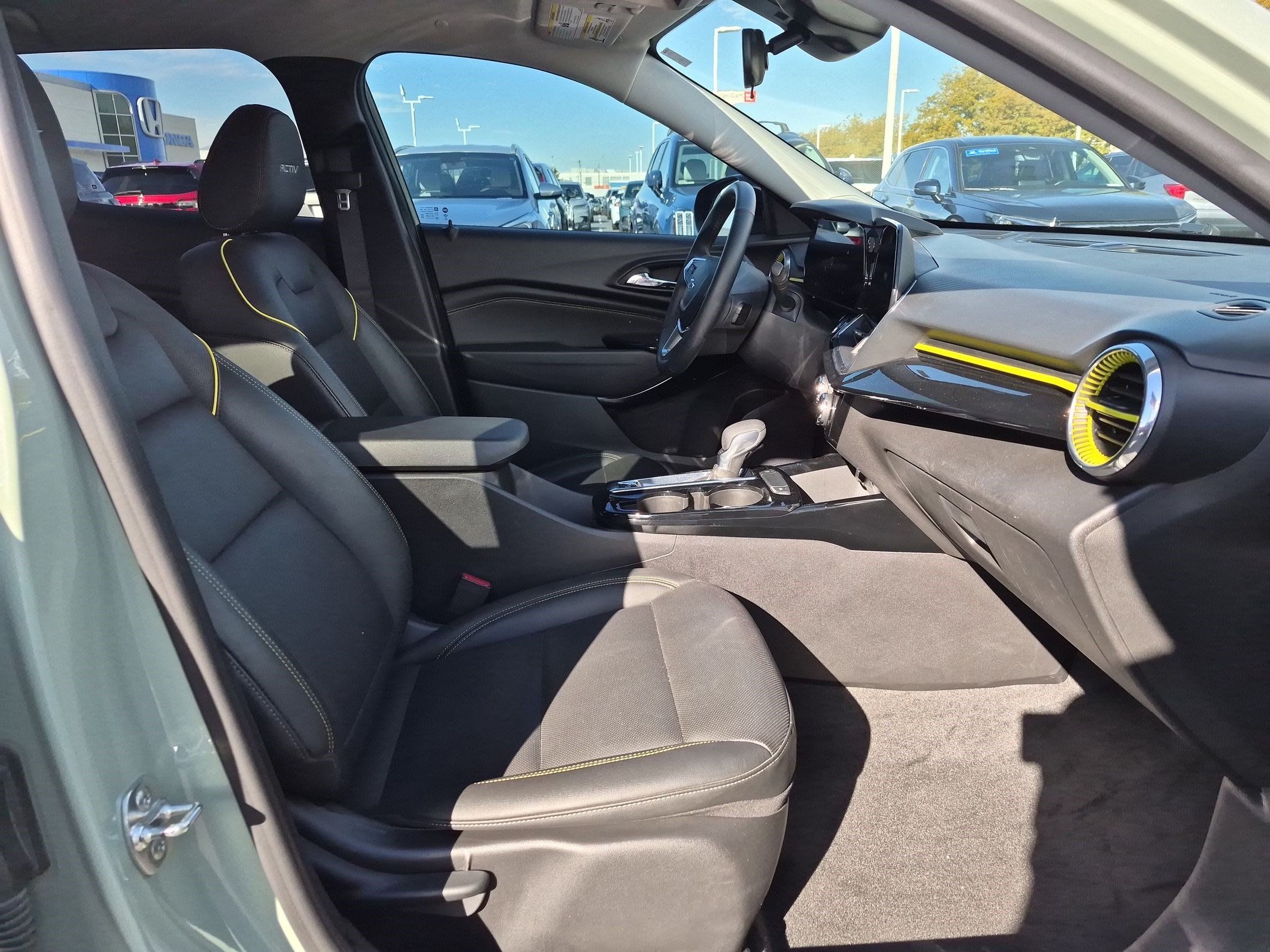 Used 2025 Chevrolet Trax ACTIV w/ Driver Confidence Package FWD image 30