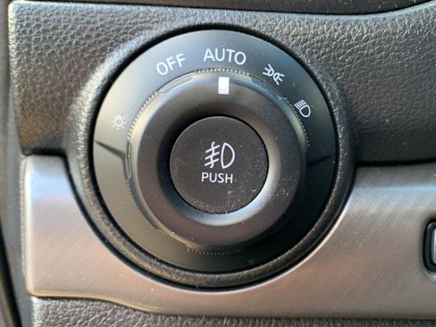 Used 2021 Nissan Titan PRO-4X w/ Pro-4x Convenience Package image 12