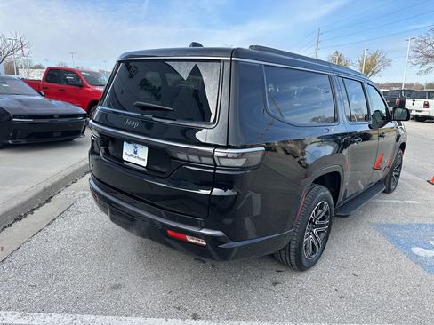 New 2026 Jeep Grand Wagoneer L 4WD w/ Premium Group I image 32