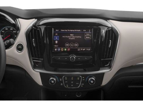 Used 2022 Chevrolet Traverse LT FWD image 13