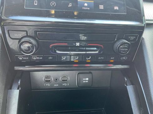 Used 2024 Jeep Grand Cherokee L Laredo AWD/4WD image 31