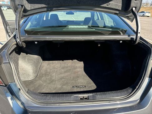Used 2025 Nissan Altima 2.5 SV image 30