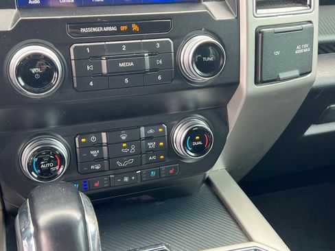 Used 2020 Ford F150 Lariat w/ Equipment Group 502A Luxury AWD/4WD image 30
