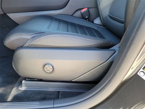 New 2025 Mercedes-Benz GLC 350e 4MATIC image 17