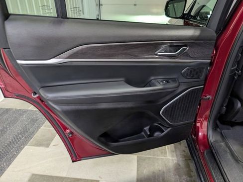 Used 2022 Jeep Grand Cherokee L Limited AWD/4WD image 9