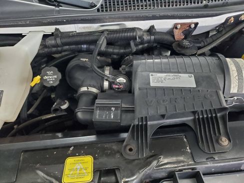 Used 2015 Chevrolet Express 2500 RWD image 4
