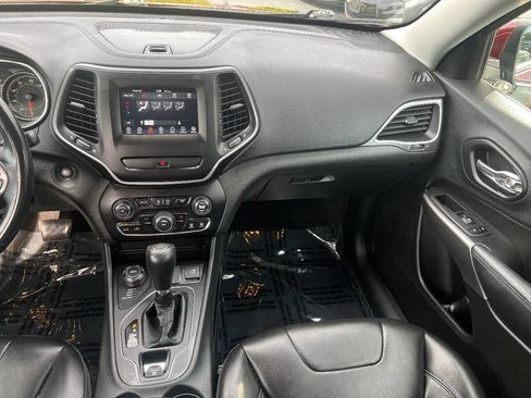 Used 2019 Jeep Cherokee Latitude Plus AWD/4WD image 33