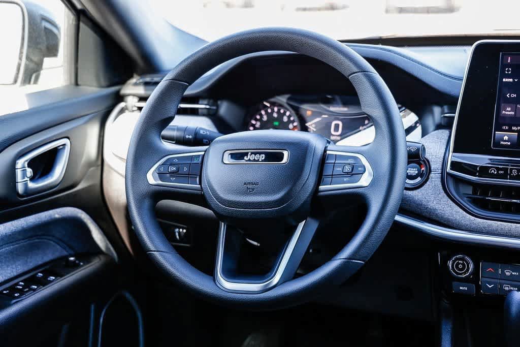 Used 2025 Jeep Compass Sport AWD/4WD image 15