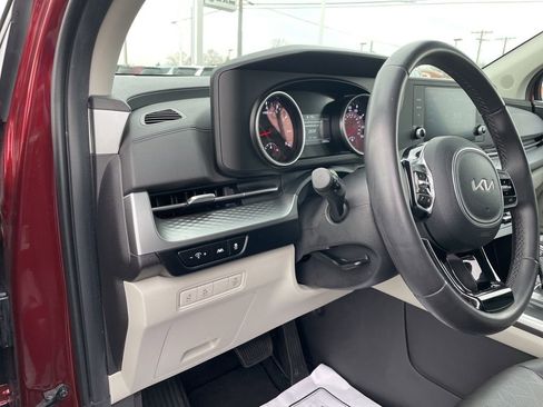 Used 2024 Kia Carnival LX image 20