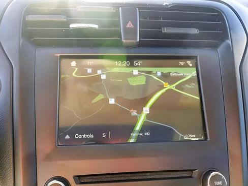Used 2018 Ford Fusion SE w/ Equipment Group 201A FWD image 15