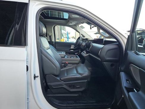 Used 2025 Ford Expedition Active image 14