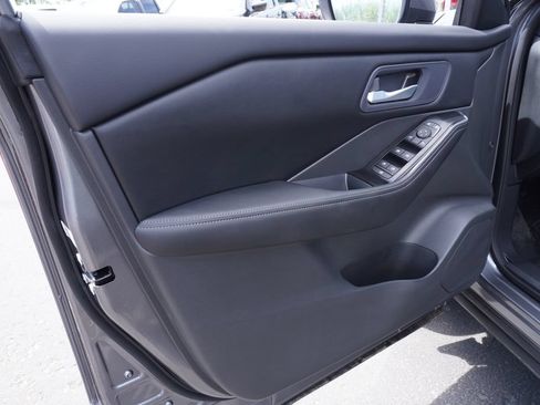 Certified 2026 Nissan Rogue SV FWD image 14