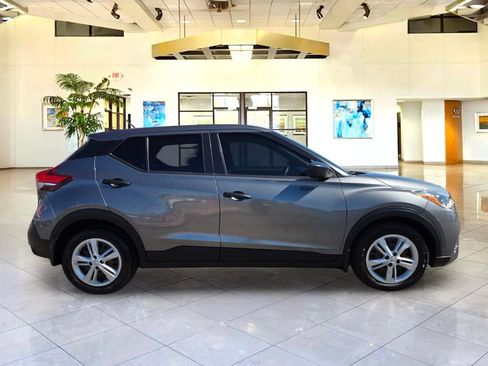 Used 2020 Nissan Kicks S FWD image 4