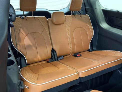 New 2026 Chrysler Pacifica Pinnacle w/ Trailer Tow Group image 19