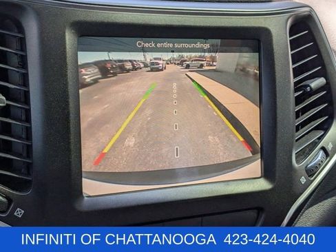 Used 2019 Jeep Cherokee Trailhawk AWD/4WD image 15
