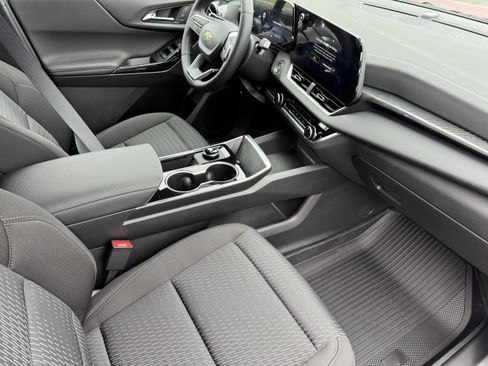 New 2026 Chevrolet Equinox LT w/ LPO, Floor Liner Package image 21