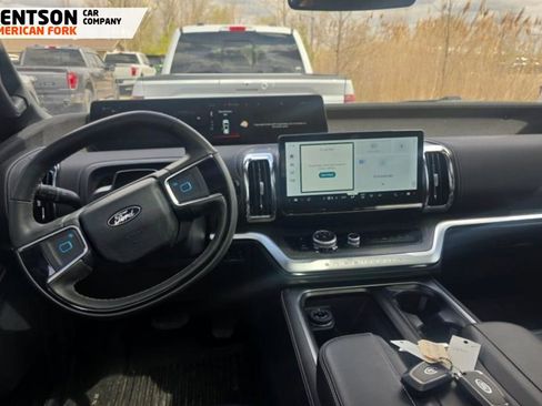 Used 2025 Ford Expedition Platinum w/ Stealth Performance Package AWD/4WD image 6