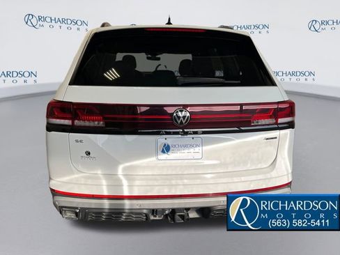 Used 2024 Volkswagen Atlas Peak Edition SE image 4