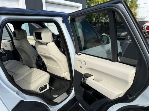 Used 2016 Land Rover Range Rover HSE image 22