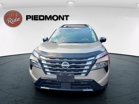 Used 2025 Nissan Rogue Platinum w/ Platinum Premium Package FWD image 2