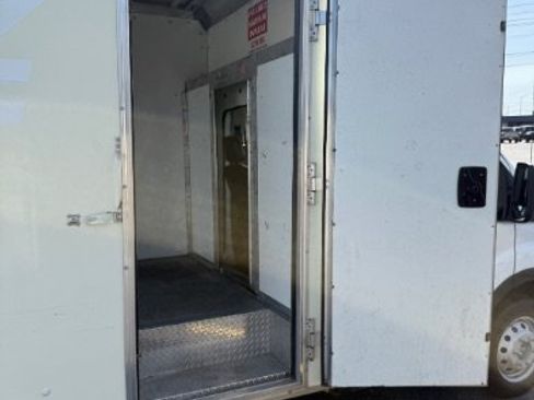 Used 2022 Ford Transit 350 DRW RWD image 24