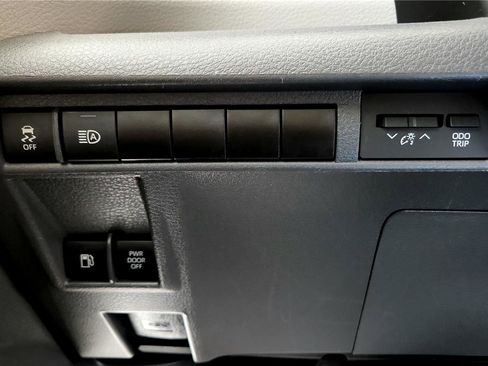 Certified 2024 Toyota Sienna XLE image 34