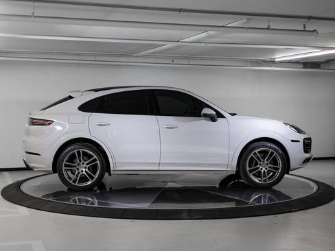 Certified 2023 Porsche Cayenne Platinum Edition image 8