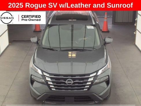 Used 2025 Nissan Rogue SV w/ SV Premium Package FWD image 2