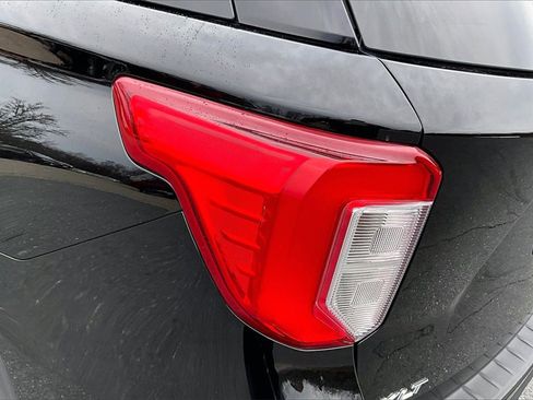 Used 2022 Ford Explorer XLT w/ Equipment Group 202A image 22