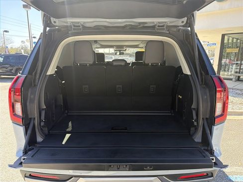 Used 2025 Ford Expedition Platinum image 21