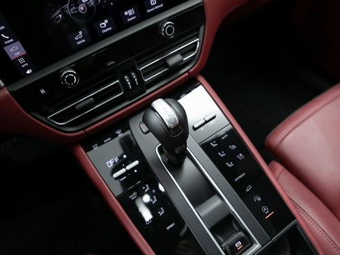 Certified 2022 Porsche Macan image 21