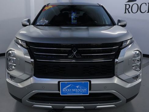 Used 2024 Mitsubishi Outlander SE image 2