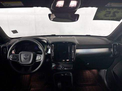 Used 2025 Volvo XC40 B5 Core AWD/4WD image 12