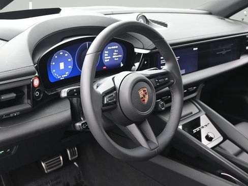 Certified 2025 Porsche Macan 4S Electric AWD/4WD image 5