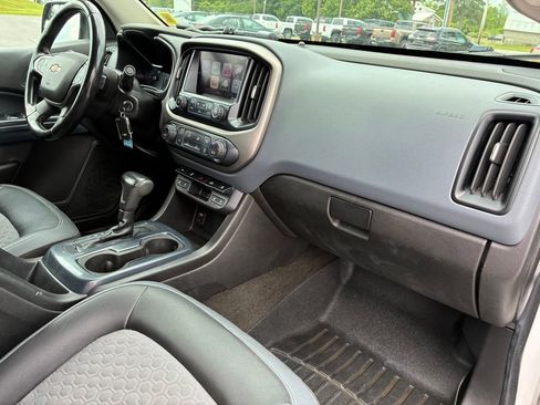 Used 2017 Chevrolet Colorado Z71 AWD/4WD image 36