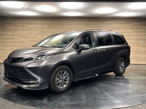 Used 2022 Toyota Sienna Limited AWD/4WD image 8