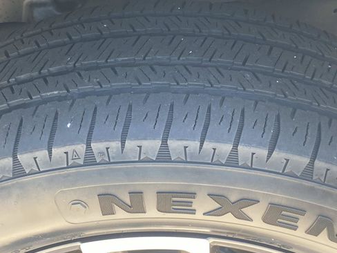 Used 2024 Jeep Wrangler Unlimited w/ Convenience Group AWD/4WD image 16