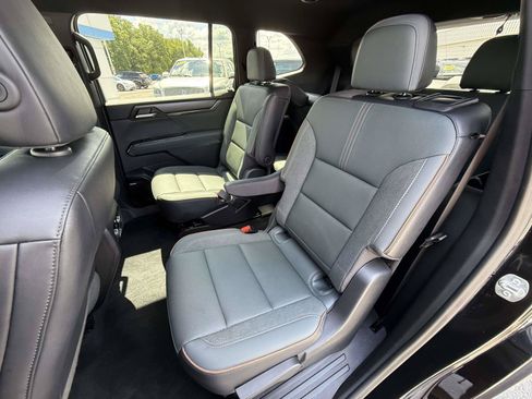 Used 2024 GMC Acadia AT4 w/ Luxury Package AWD/4WD image 34