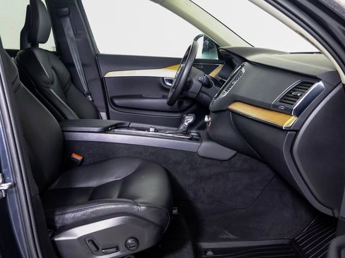 Used 2021 Volvo XC90 T6 Momentum w/ Climate Package image 8