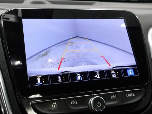 Used 2022 Chevrolet Equinox Premier AWD/4WD image 2