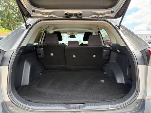 Used 2021 Toyota RAV4 LE FWD image 12
