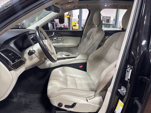 Used 2018 Volvo XC90 T6 Momentum w/ Convenience Package image 11