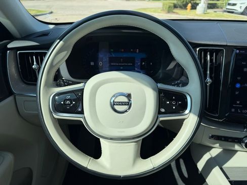 Used 2023 Volvo XC60 B5 Plus image 16