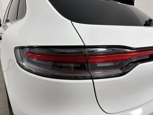 Certified 2024 Porsche Macan w/ Premium Plus Package AWD/4WD image 17