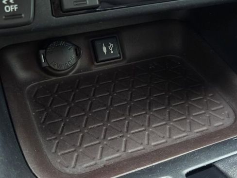 Used 2019 Toyota RAV4 Limited FWD image 26
