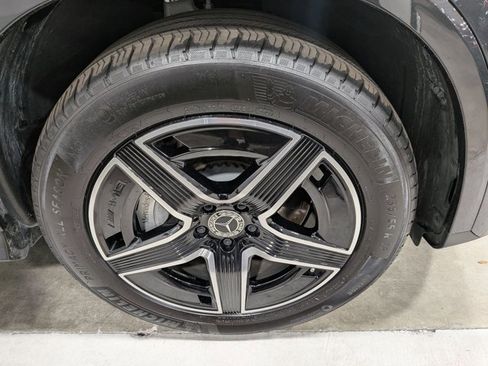 Used 2025 Mercedes-Benz GLC 300 4MATIC image 24