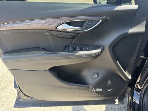 Used 2022 Buick Envision Avenir w/ Technology Package II FWD image 21